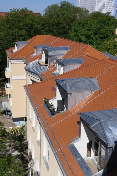 Claire-Waldorf-Str. 8-12